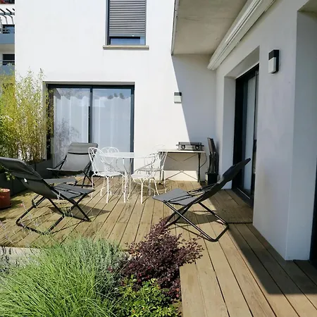 Maison Contemporaine 3 *